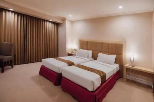 Surabaya Suites Hotel Powered By Archipelago Zewnętrze zdjęcie